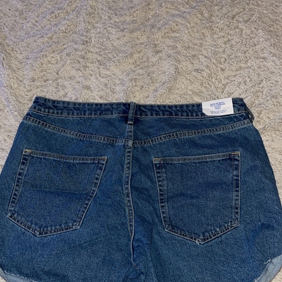 Booty shorts - Picture 2 of 2